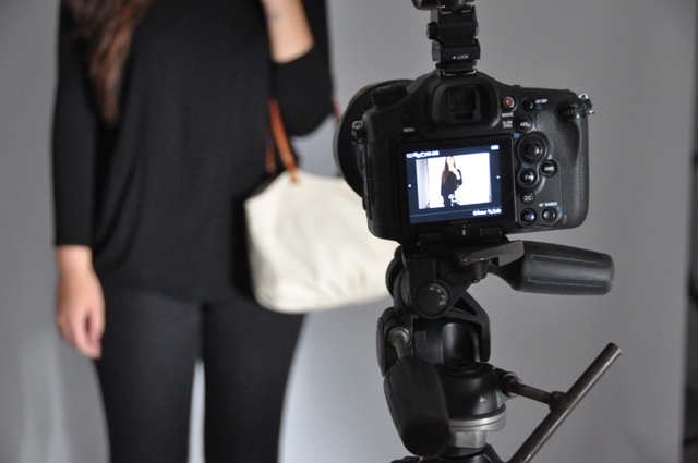 Making Off Photoshoot BenchBags camera with de parchment taleguita